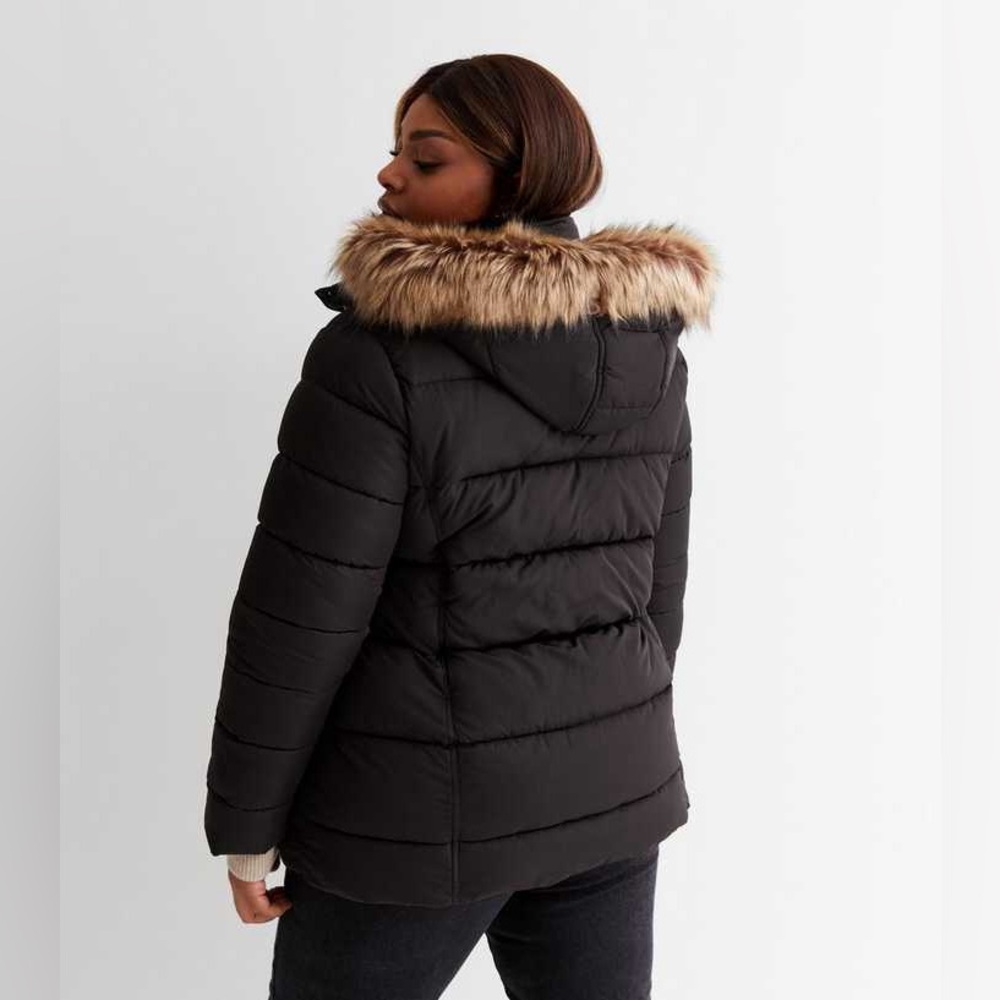 Time and Tru Black Puffer Jacket with Faux Fur Trim Winter Outdoor Ski Snow